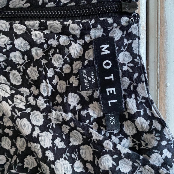 MOTEL Rocks Dress - Picture 2 of 3